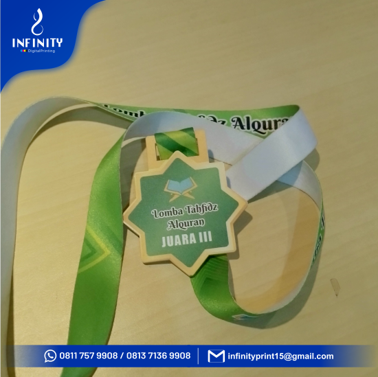 Medali Akrilik 3 mm + Tali Lanyard 2 cm 1 Sisi